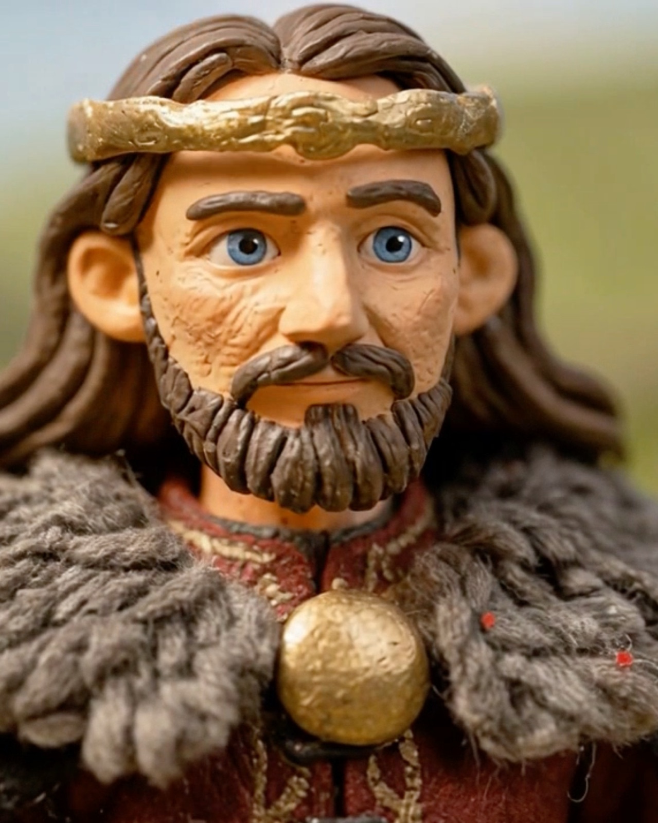Owain Glyndŵr, clay portrait, gold leaf circlet, grey fur shawl, red wool tunic with gold embroidery